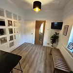 Westview House By Sasco Apartments